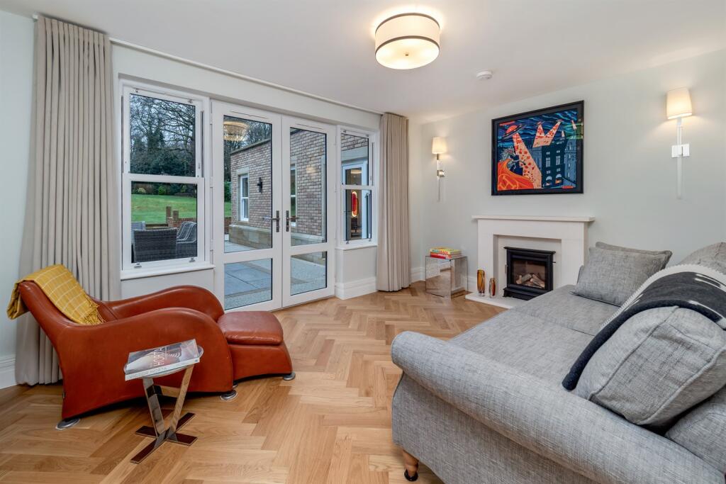 6 bedroom detached house for sale in Bradgate Road, Bowdon, WA14